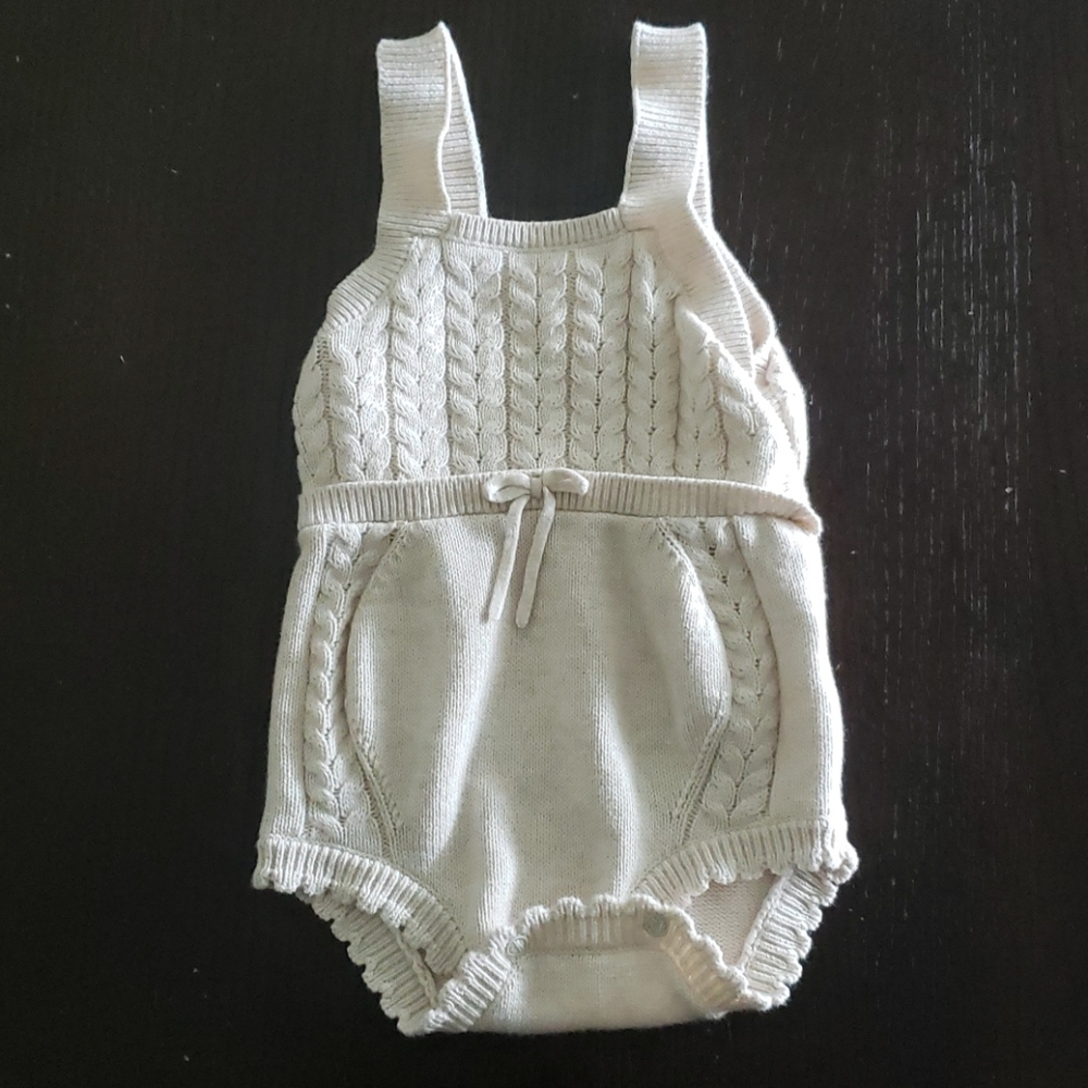 Adorable knit jumper. Boho style.